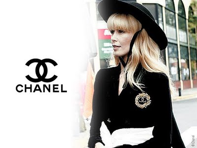 Claudia Schiffer chanel ss10 1 Claudia Schiffer Chanel Printemps Eté 2010 Apercu Pub