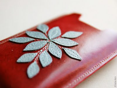 Robbie Moto iPhone 2 Protections Fleuries pour iPhone par Robbie Moto