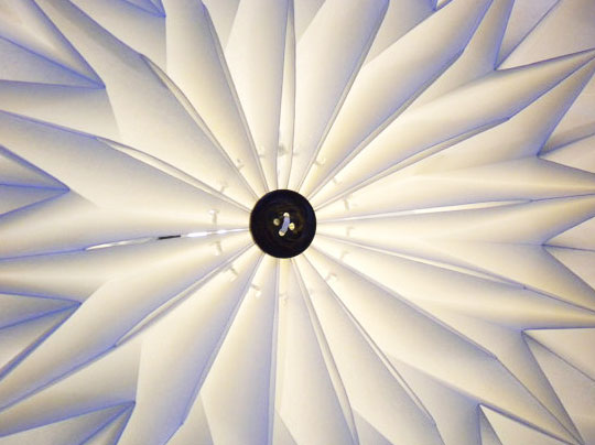 Studio Snow Puppe : Suspensions Origami snowpuppe lamp 2 Studio Snow Puppe : Suspensions Origami