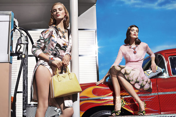 prada-ete-2012-campagne-2 prada ete 2012 campagne 2 Prada Printemps Eté 2012 Une Campagne Sixties
