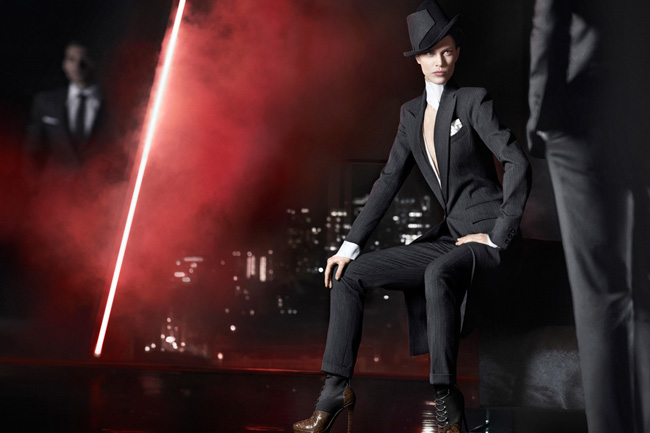 donna-karan-fw-hiver-2012-2013-6 donna karan fw hiver 2012 2013 6 Campagne Donna Karan Hiver 2012 2013 en Rouge et Noir