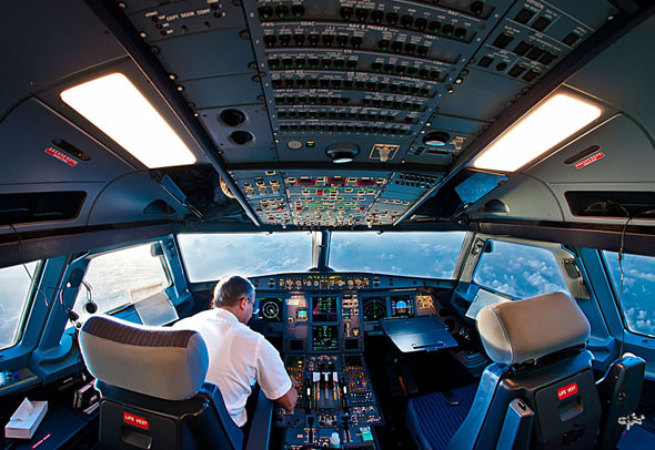 Photographies par Karim Nafatni : Voyage dans la Cabine de Pilotage 1 Photos Karim Nafatni Cockpit Cabine Pilotage Photographies par Karim Nafatni : Voyage dans la Cabine de Pilotage
