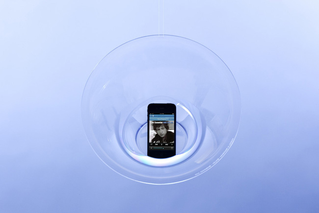 2-Volume-iPhone-Paul-Cocksedge Volume iPhone par Paul Cocksedge : Amplificateur Naturel Transparent