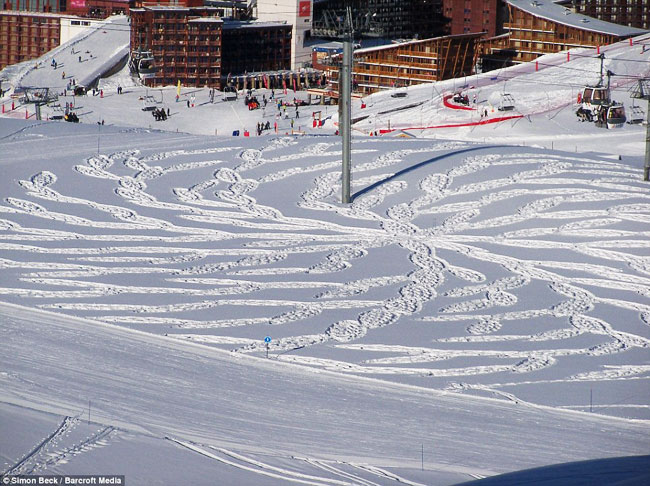 4-Simon-Beck-Art-Neige Simon Beck : L'Incroyable Artiste des Neiges