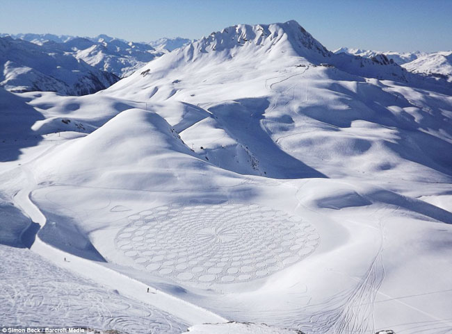 5-Simon-Beck-Art-Neige Simon Beck : L'Incroyable Artiste des Neiges