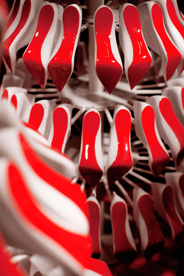 07-christian-louboutin-Noel-Arbre-StudioXAG Boutiques Christian Louboutin : Sapin de Chaussures Pigalle pour Noel