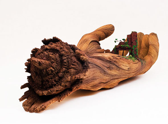 Cycles of Decay par Christopher David White : Une Main Arbre en Céramique