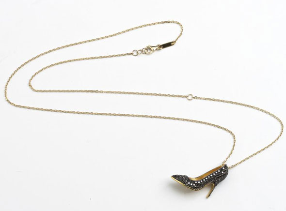 3-Collier-Chaussures-Salvatore-Ferragamo-Miniature-Preziose Salvatore Ferragamo Miniature Preziose : Mini Chaussures Pendentifs