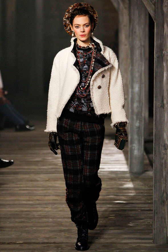 4-Chanel-Metiers-Art-Pre-Fall-Hiver-2013 Chanel Métiers d'Art Pre Fall 2013 : Art et Traditions Ecossaises
