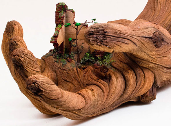 Cycles of Decay par Christopher David White : Une Main Arbre en Céramique
