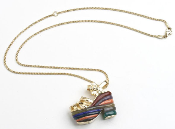 5-Collier-Chaussures-Salvatore-Ferragamo-Miniature-Preziose Salvatore Ferragamo Miniature Preziose : Mini Chaussures Pendentifs