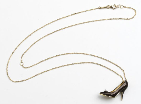 8-Collier-Chaussures-Salvatore-Ferragamo-Miniature-Preziose Salvatore Ferragamo Miniature Preziose : Mini Chaussures Pendentifs
