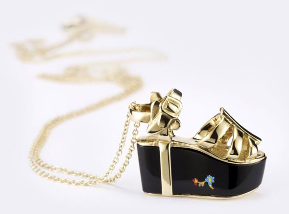 9-Collier-Chaussures-Salvatore-Ferragamo-Miniature-Preziose Salvatore Ferragamo Miniature Preziose : Mini Chaussures Pendentifs