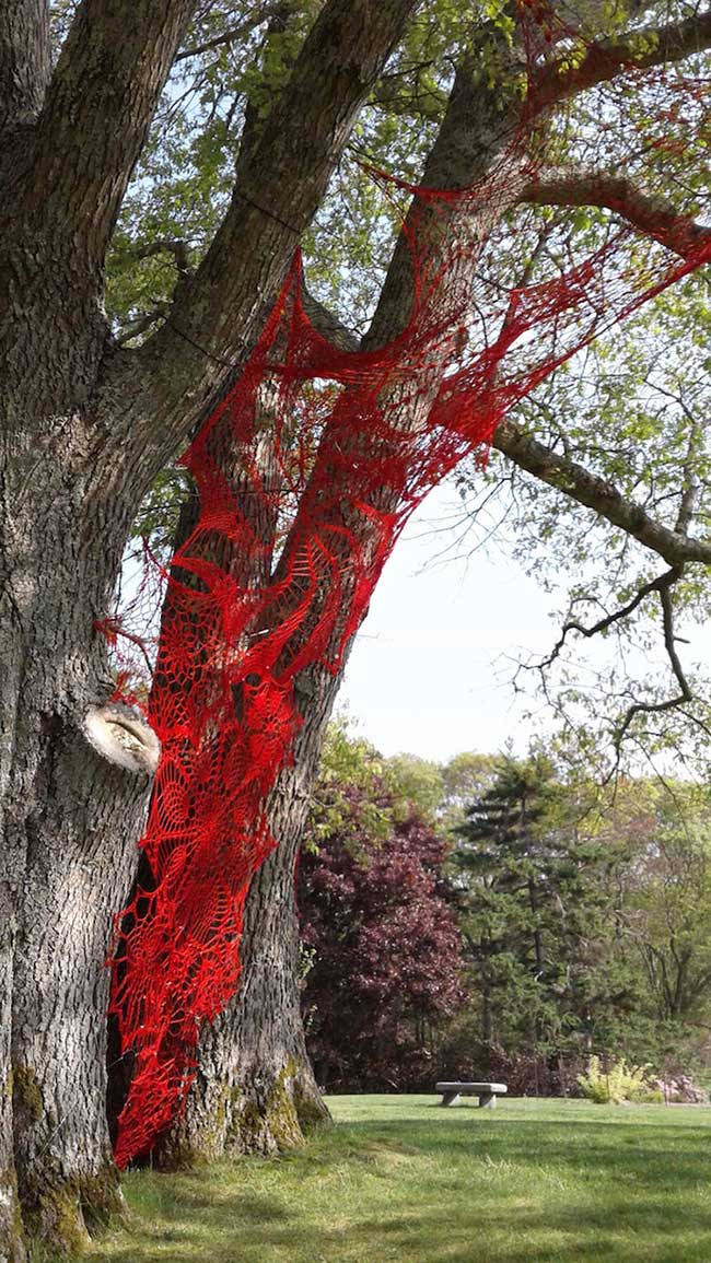 napperons-crochet-installations-art-ashley-v-blalock