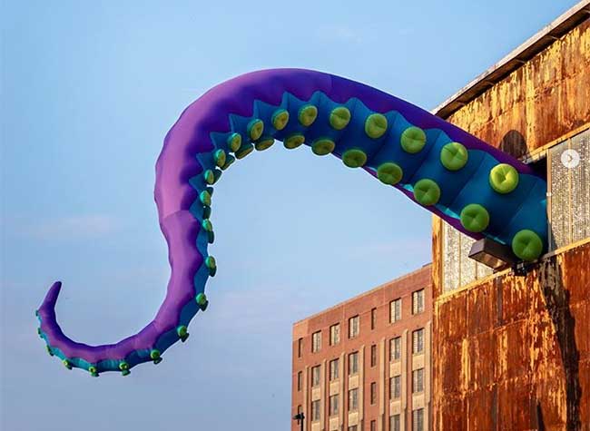 sculpture geantes gonflables filthyluker pedro estrellas