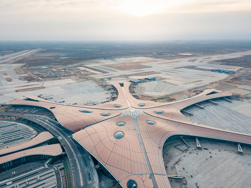 beijing international aeroport pekin zaha hadid 03 - L'Aéroport de Pekin en Forme d'Etoile de Mer Géante Ouvre (video) - Design, Chine, Architecture