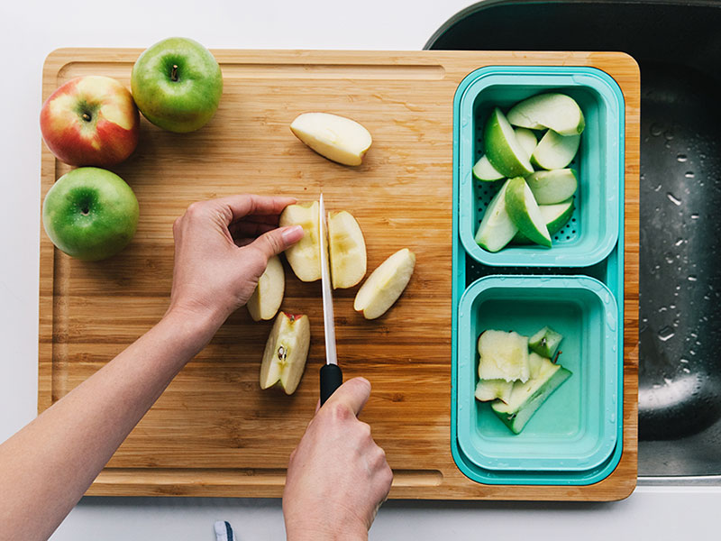 tidyboard-planche-decouper-cuisine-modulable-multifonctions-bambou