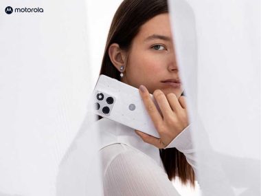motorola-pantone-swarovski-smartphone-edge-70-couleur-blanc-annee-2026-cloud-dancer-prix-avis